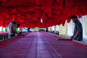 Væksten i antallet af industriarbejdere skyldes ikke mindst industrialiseringen af lande som Indien. Her fra en tekstilfabrik i Tripur. Foto: Fabrics for Freedom